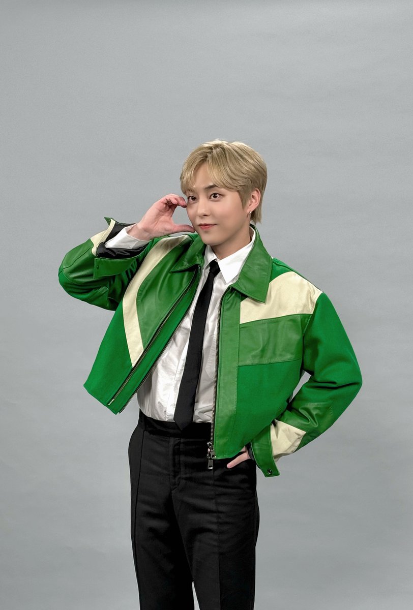 깜짝 선물🎁✨️ 에리들 미스터트롯3 잘 보고 있죠 👀⁉️ 좋은 밤 보내고 다음 주에 또 만나요😴💕 #시우민 #XIUMINTranslate post