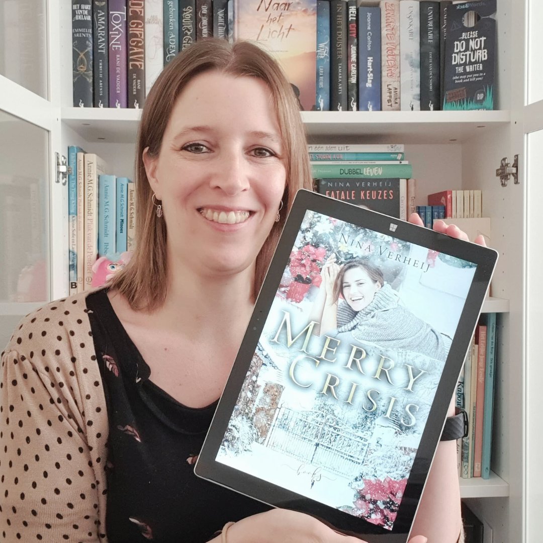 ☆ Merry Crisis ☆

Zoek je op deze tweede kerstdag nog wat luchtig leesvoer voor tussendoor? 🎄

Wie weet is mijn feelgood kerstnovelle 'Merry Crisis' dan iets voor jou. 😇

👉 Te krijgen bij Bol voor €2,99 of gratis te lezen voor Kobo Plus-abonnees.
-
#kerstverhaal