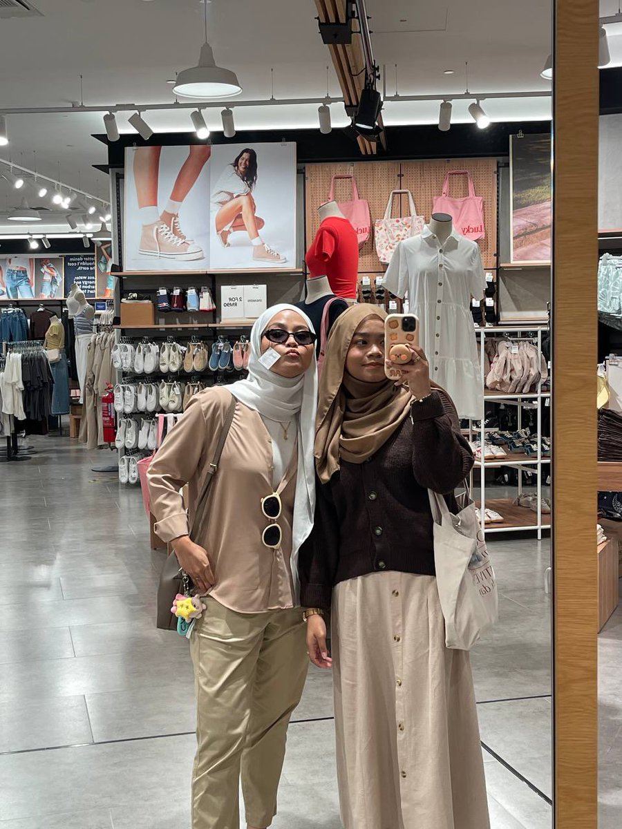teurujaeesaee's tweet photo. [💤]

Sweet turning 20 my dedeng🎀🪄👼🏻
Jt doakan semoga dee sentiasa dipanjangkan usia dan dipermudahkan segala urusan. Goodluck in ur studies too 💗💞 Thankyou for being the sweetest and cutest lil sister i could ever have. See you tomorrow bbgal 💝🎉

#해피디데이 https://t.co/jHqci2hvVR