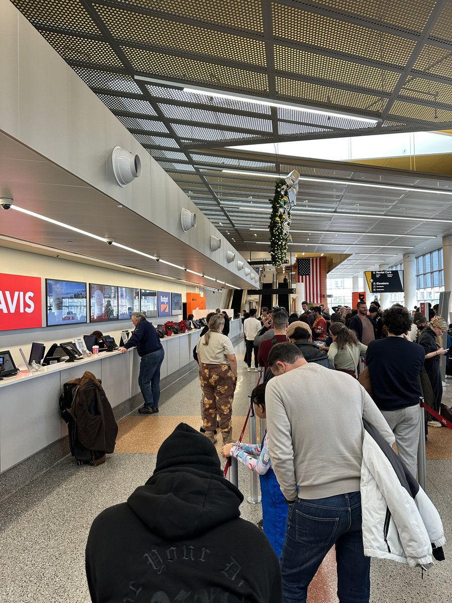 Turpening's tweet photo. @Avis 1 person at the desk. 3 hour wait at Boston Logan https://t.co/RYr4CBSJiJ