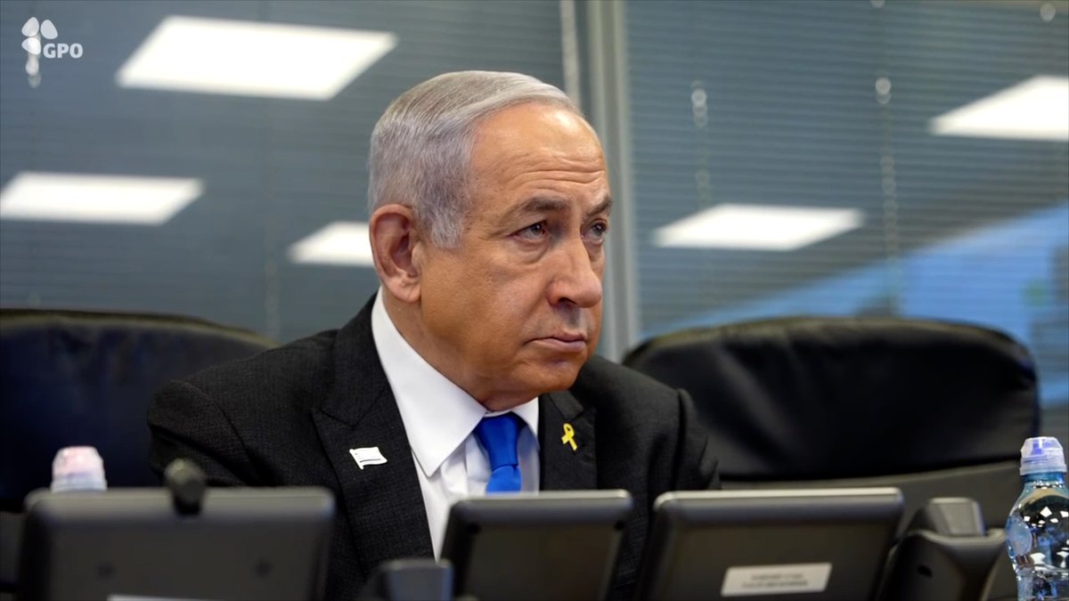 HananyaNaftali's tweet photo. Prime Minister Netanyahu at Air Force HQ during the strike in Yemen:

"We are lighting a second Hanukkah candle tonight. We are in the revival war, the generation of the Maccabees of today. We are determined to root out this terrorist arm of Iran's axis of evil. We will persist in this until we complete the job."