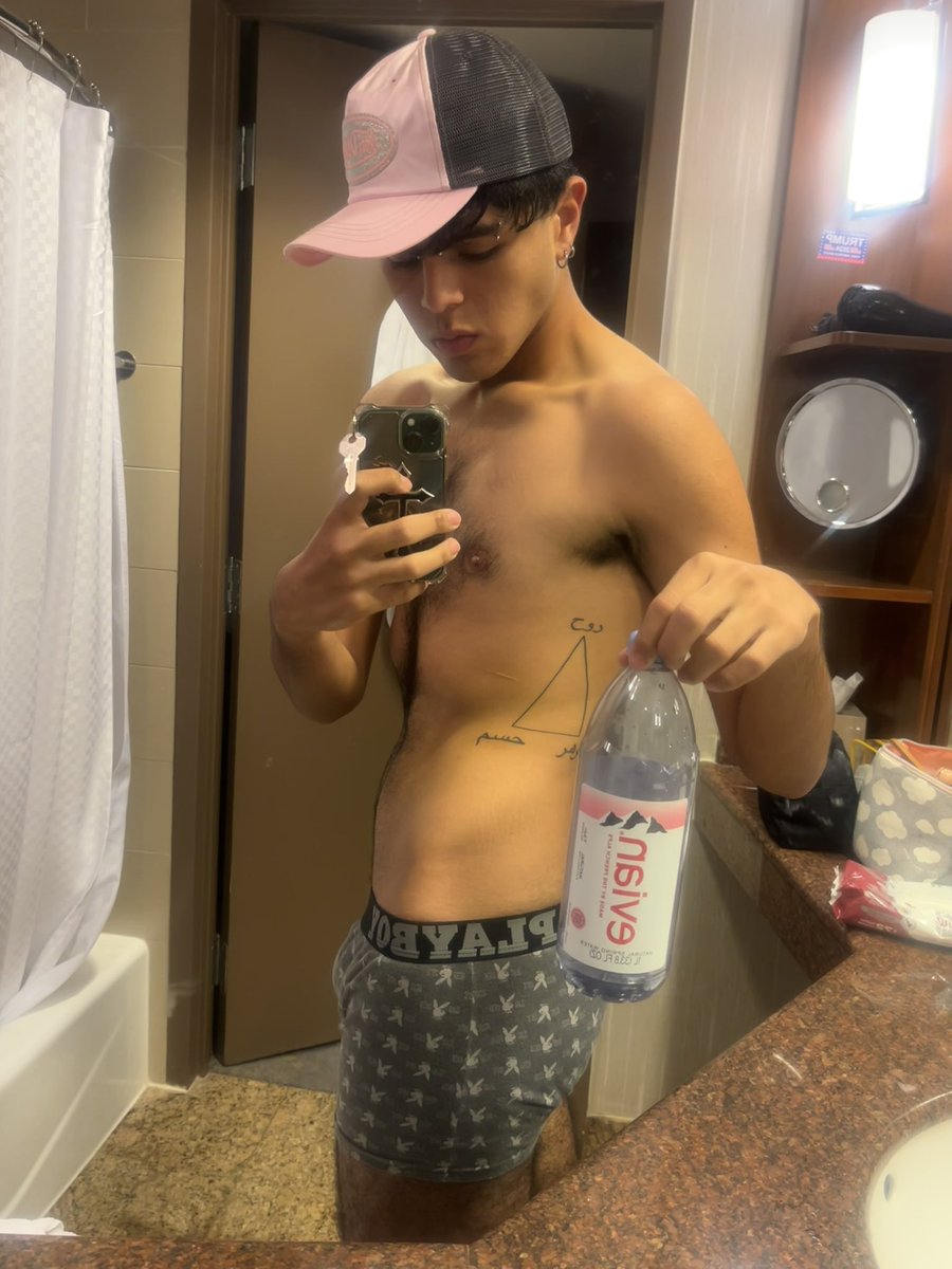 emisuckss's tweet image. #evian