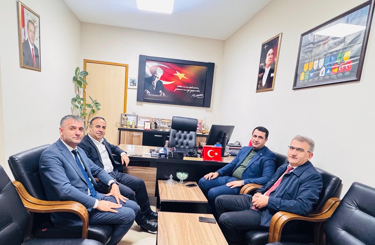 Büyükçiftlik Belediye Başkanımız sn Çayan Çiçek ve İl milli Eğitim Müdür yardımcısı Sn Fahrettin Çelik ile Birlikte Hakkari Hastanesi Müdürü sn Mustafa Yoldaş’ı ziyaret ettik.
Nezaketlerinden dolayı sn Müdürümüze teşekkür ederiz.