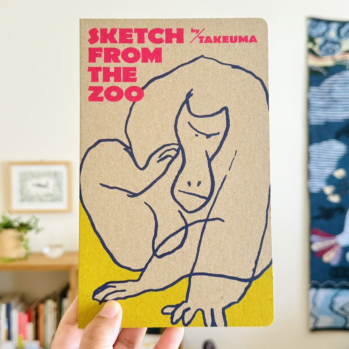 インセクツさんからの刊行本、9か月で約1500冊旅立ちました。(嬉しい😭)
2000冊作って残り500くらい。
初版だけとのことなので、気になる人は是非蔦屋書店のフェアにお越しくださいまし。
在廊中はサインも気軽にどうぞ。
27~29は在廊します。
よろしくお願いいたします。
