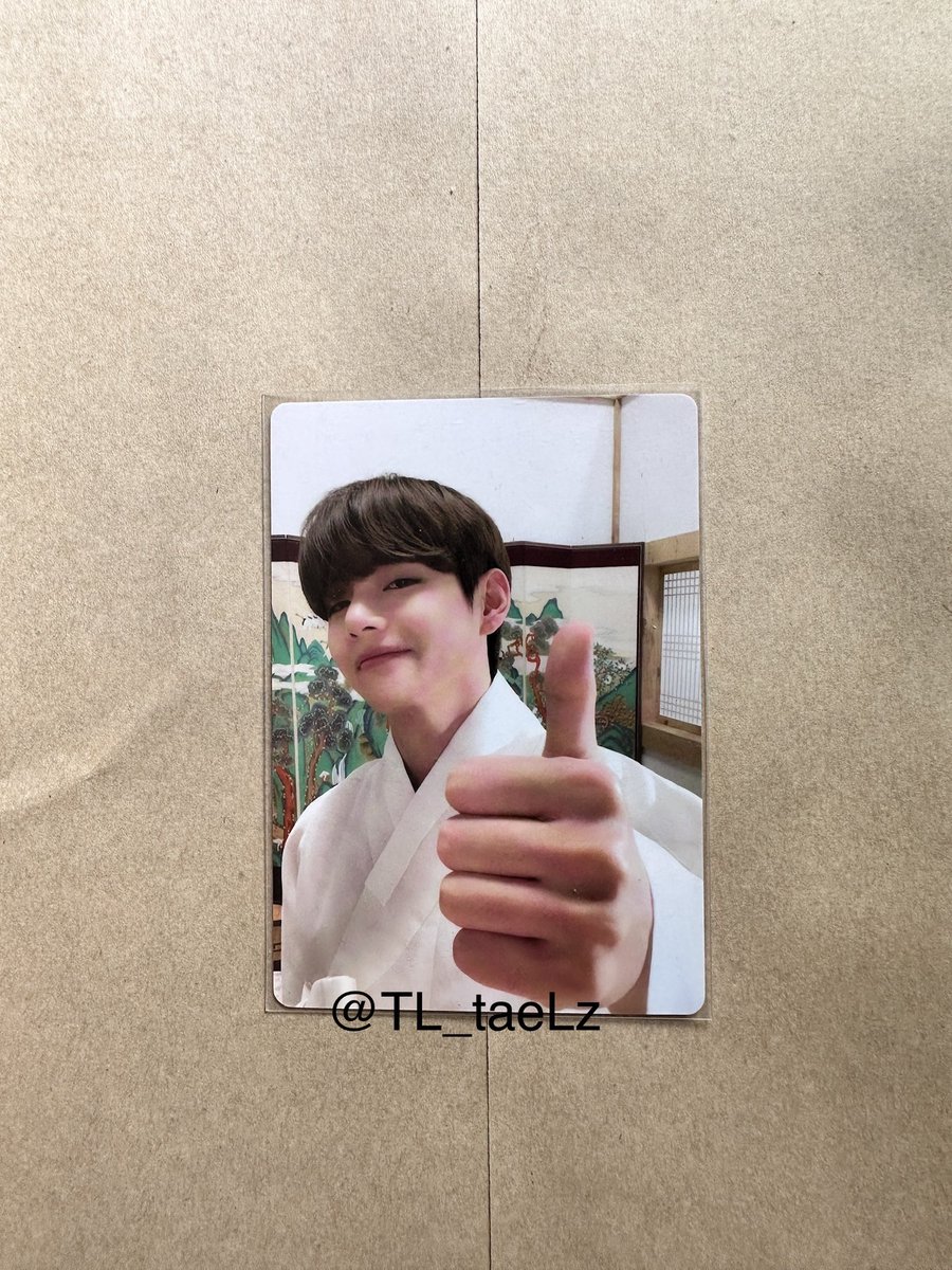 TL_taeLz's tweet photo. การ์ดบังทันของแท้ ✨

TAEHYUNG CARD

>>  Price 180 (include shipping ) 

#ตลาดนัดบังทัน #ตลาดนัดรถไฟบังทัน #BTS #Kimtaehyung #การ์ดบังทัน #ตลาดนัดรถไฟBTS #ปล่อยของสะสมบังทัน https://t.co/P4BSwO8o6H