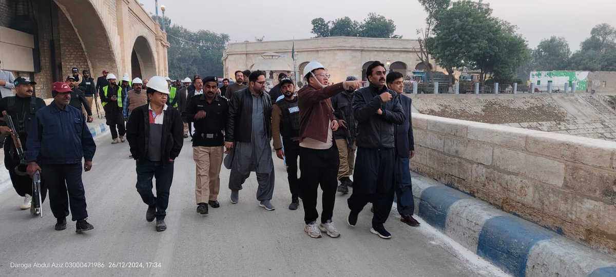 JamKhanShoroPPP's tweet photo. وزیر آبپاشی جام خان شورو کا سکھر بیراج کا دورہ اور چینی انجنیئرز کے ساتھ اہم اجلاس

سکھر بیراج کے دروازوں کے مرمتی کام سے متعلق چینی انجنیئرز اور آبپاشی عملداروں کی صوبائی وزیر کو بریفنگ 

1/2 @JamKhanShoro https://t.co/wGiZOIhknc