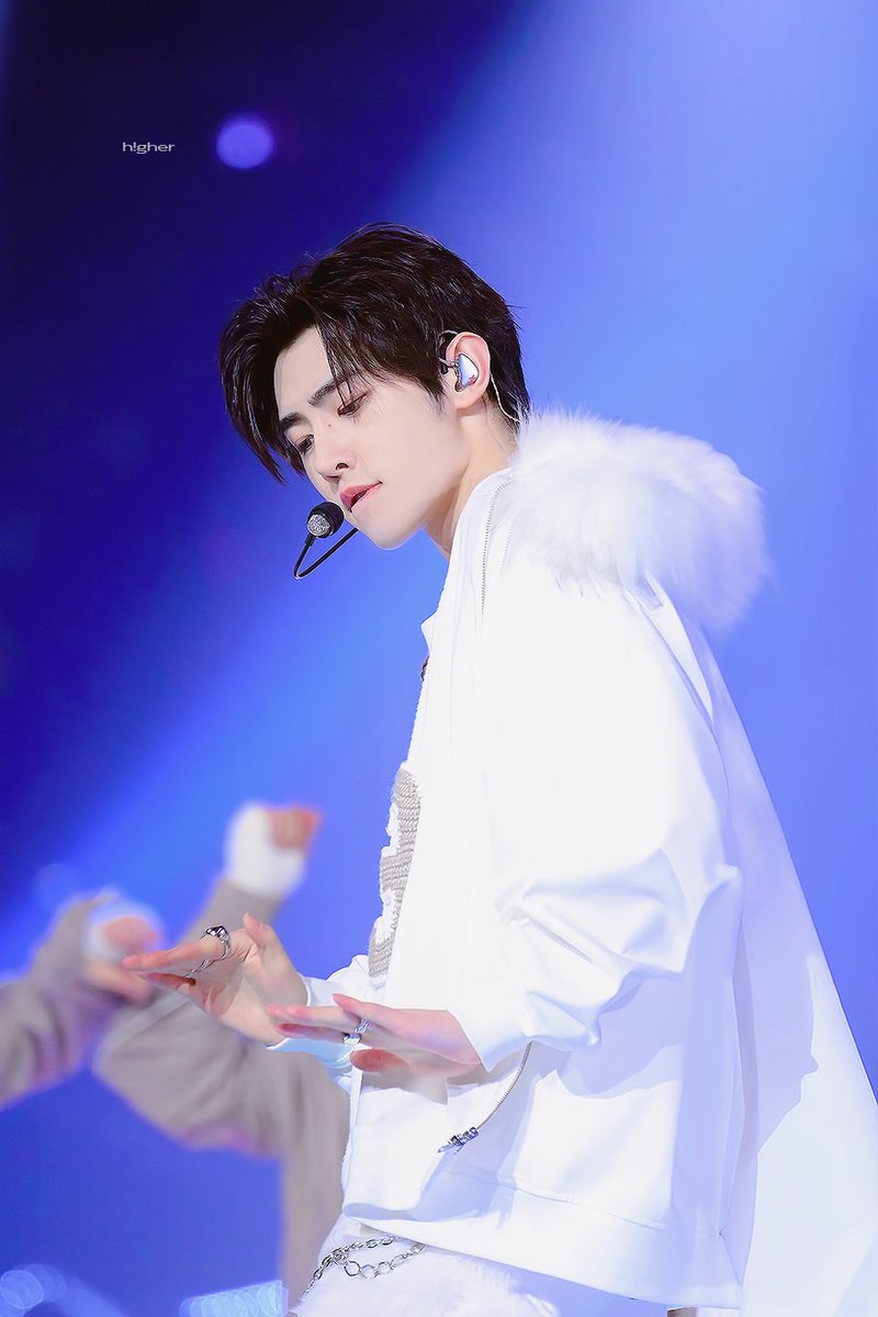 SHigher_'s tweet photo. 241225 👼🪽 #엔하이픈 #성훈 #ENHYPEN #SUNGHOON https://t.co/g4hYuz0fWG