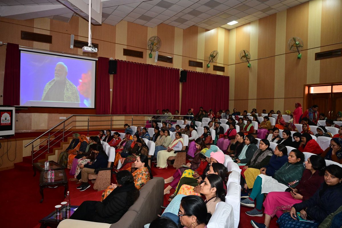 DIPRRajasthan's tweet photo. प्रधानमंत्री द्वारा तीसरे वीर बाल दिवस पर "सुपोषित ग्राम पंचायत" अभियान का शुभारंभ

उपमुख्यमंत्री दिया कुमारी ने लाइव प्रसारण से कार्यक्रम में की सहभागिता 

https://t.co/nw4OMtrWFM https://t.co/0nieJS2dgx