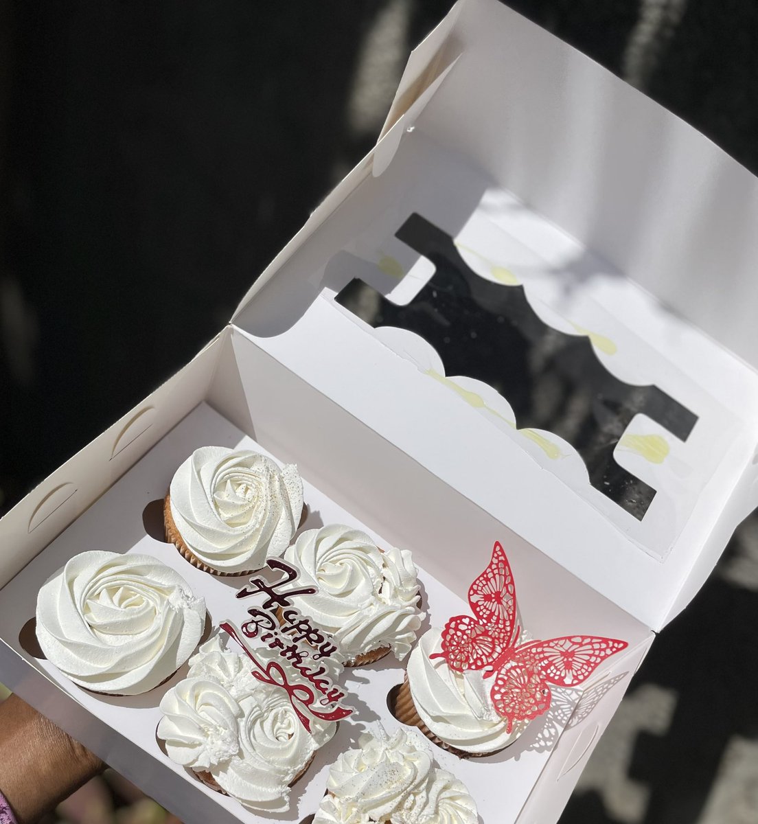 captainmk19's tweet image. Captainmk cakes🍃
Frosted cupcake @4500 for a box 
📍Kano