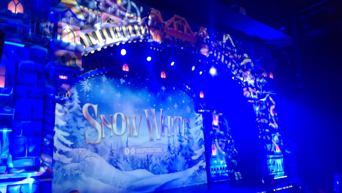 Another absolutely brilliant <a href="/WickedProd/">Wicked Productions</a> Panto at the @emftheatre in #Tonbridge. Some ingenious new stuff - a hysterical tent scene, troll and Viking hobbits. And a triumphant boombox! Hilarious antics from <a href="/tommyswifty/">Tom Swift</a> <a href="/AmandaJSwift/">Amanda Swift</a> and the gang from start to finish! Don't miss.