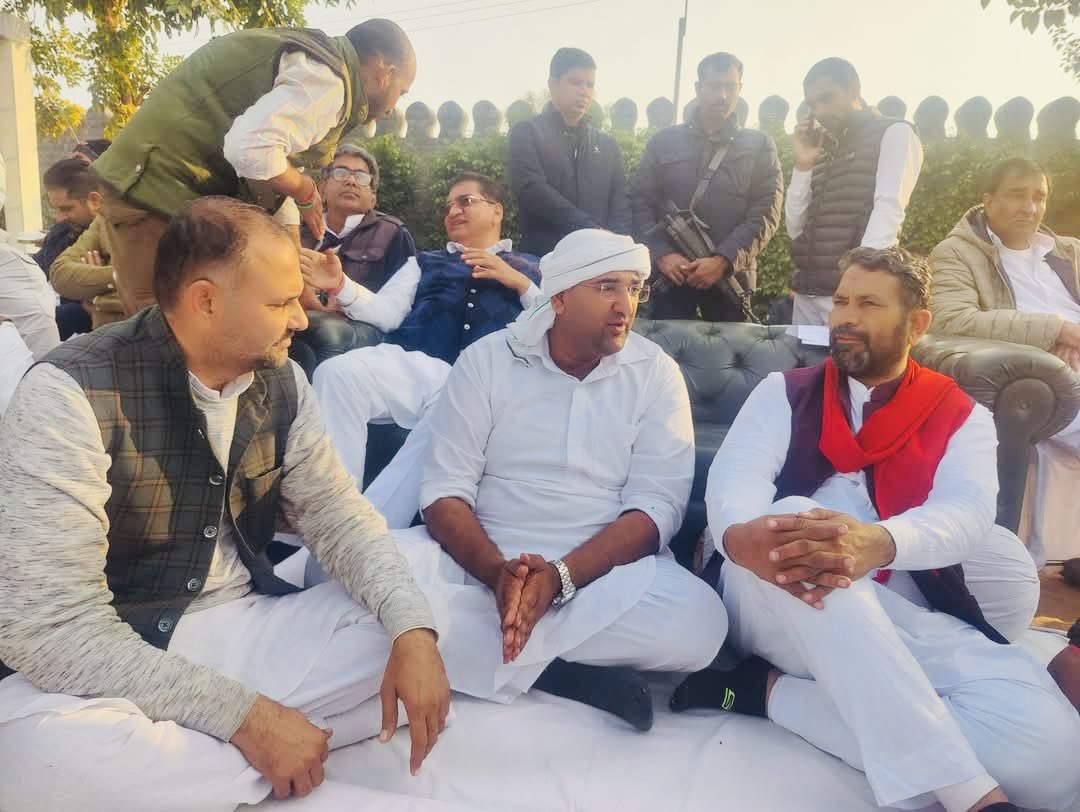 आने वाला दोर आपको हमेशा याद रखेगा चौटाला साहब,
आज जननेता चौधरी ओम प्रकाश चौटाला जी को तेजाखेड़ा निवास पर पहुंचकर भावभीनी श्रद्धांजलि अर्पित की ।
सत् सत् नमन |