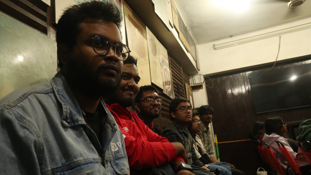 DUFS_DU's tweet photo. ২০২৩-২৪ কা���্যবছরের ১ম পাঠচক্রে আজ আমাদের সাথে ছিলেন সংগঠনের সাবেক সভাপতি, ইন্ডিপেনডেন্ট ইউনি��ার্সিটি, বাংলাদেশ এর মিডিয়া অ্যান্ড কমিউনিকেশন বিভাগে সহকারী অধ্যাপক ড. ইমরান ফিরদাউস। ‘সংগঠন ভাবনা ’ বিষয়ে তিনি তার অভিজ্ঞতা, পরামর্শ ভাগ করে নেন সংগঠনের বর্তমান সদস্যদের সাথে। https://t.co/OyNkYME0LN