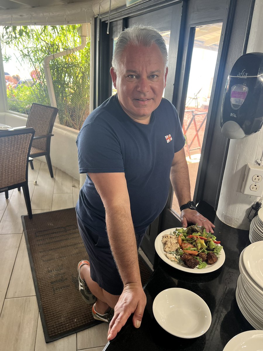 freeholdhal's tweet photo. @British_Airways my mate philippe is without luggage now going on 4 days @CraveHealthFood https://t.co/kbOOLciMs4