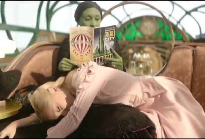 emily 🫥 tweet media