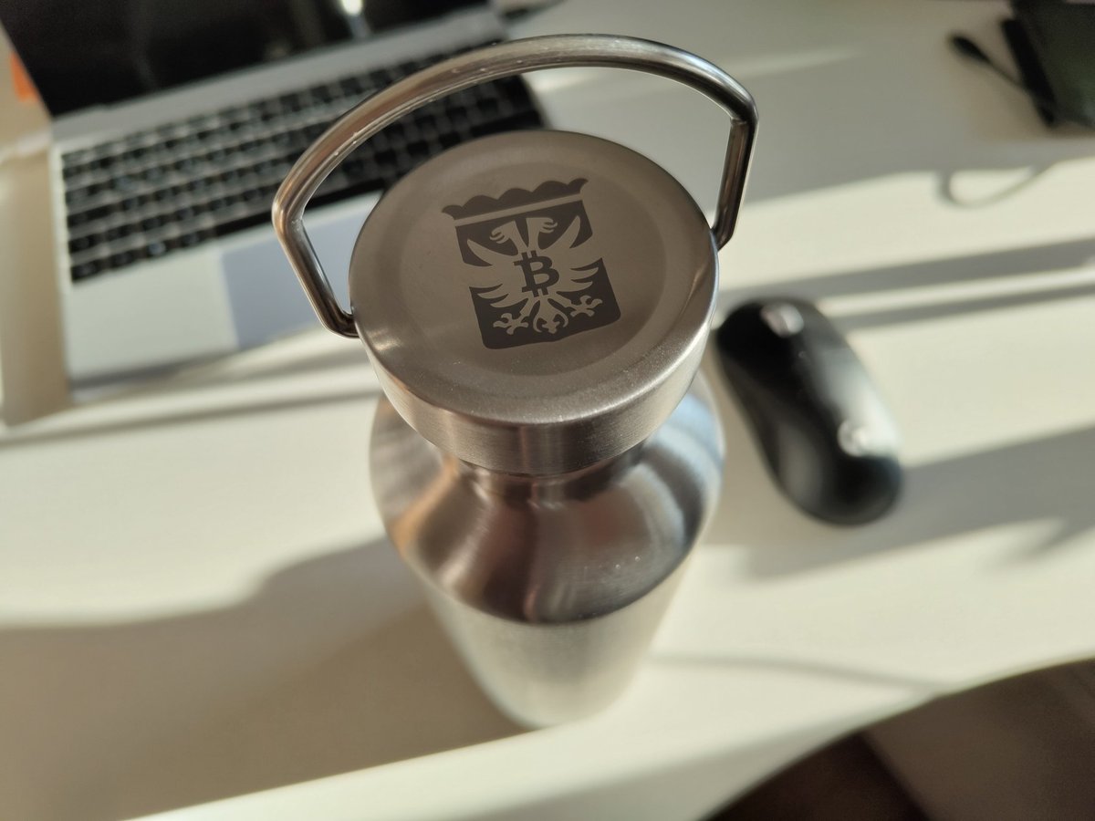 Arnhem Bitcoinstad (@bitcoinstad) on Twitter photo Yo, check out this extra prize, donated by <a href="/coinjoined/">Coinjoined Chris ⚡</a> of <a href="/seedor_io/">SEEDOR⚡Bitcoin Backup</a> 😍
(it has laser engraving of all 2048 words of the BIP39 wordlist on the side) Yo, check out this extra prize, donated by <a href="/coinjoined/">Coinjoined Chris ⚡</a> of <a href="/seedor_io/">SEEDOR⚡Bitcoin Backup</a> 😍
(it has laser engraving of all 2048 words of the BIP39 wordlist on the side)