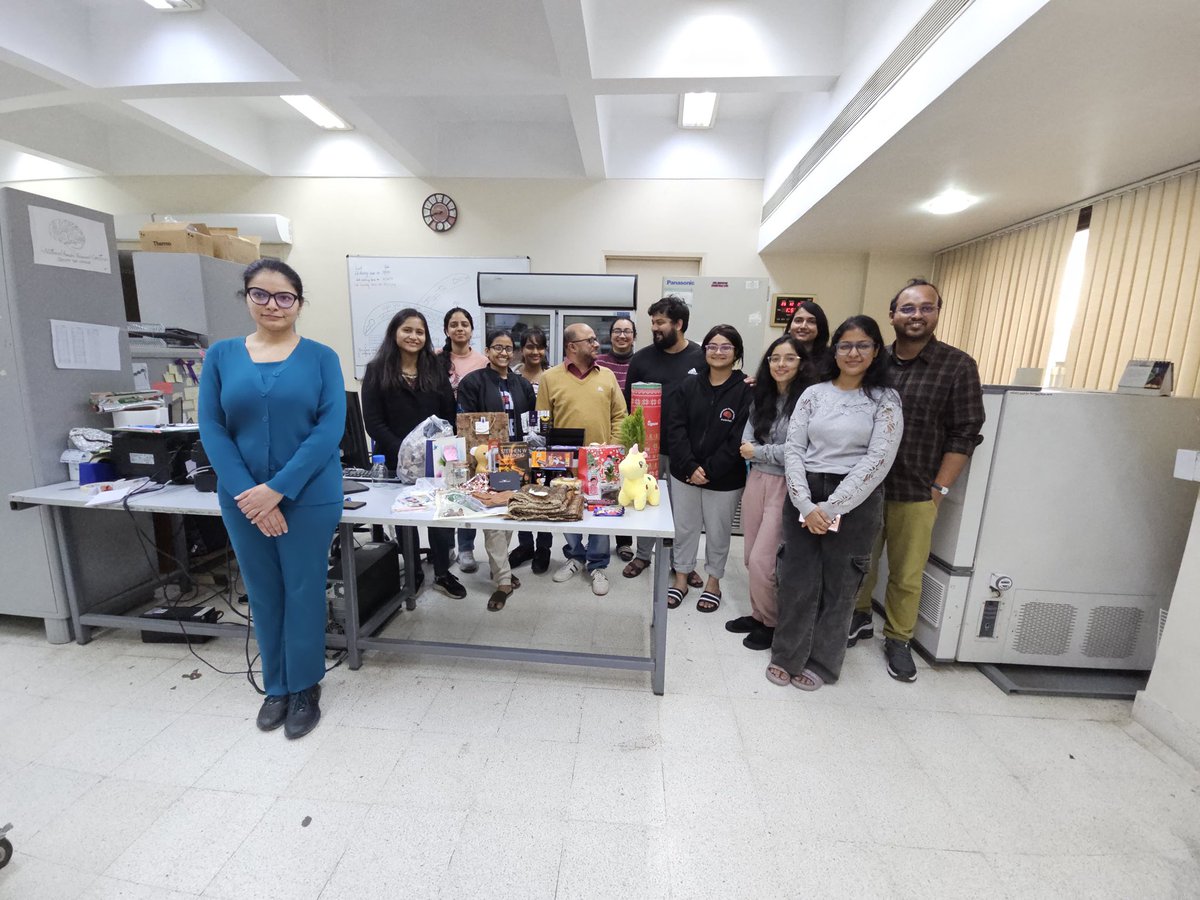 GhoshRoyLab's tweet image. Our new year celebration has already started with Christmas game and more … looking forward to welcoming the new year with more energy @ChakshuMangal @windowofnature @DhyeyVyas7 @Sunanda71448540 @singhpallavi96 @DBT_NBRC @iamakp7 Sukriti , Astha, Mydhily, Vibha Arya @DikshaleeB