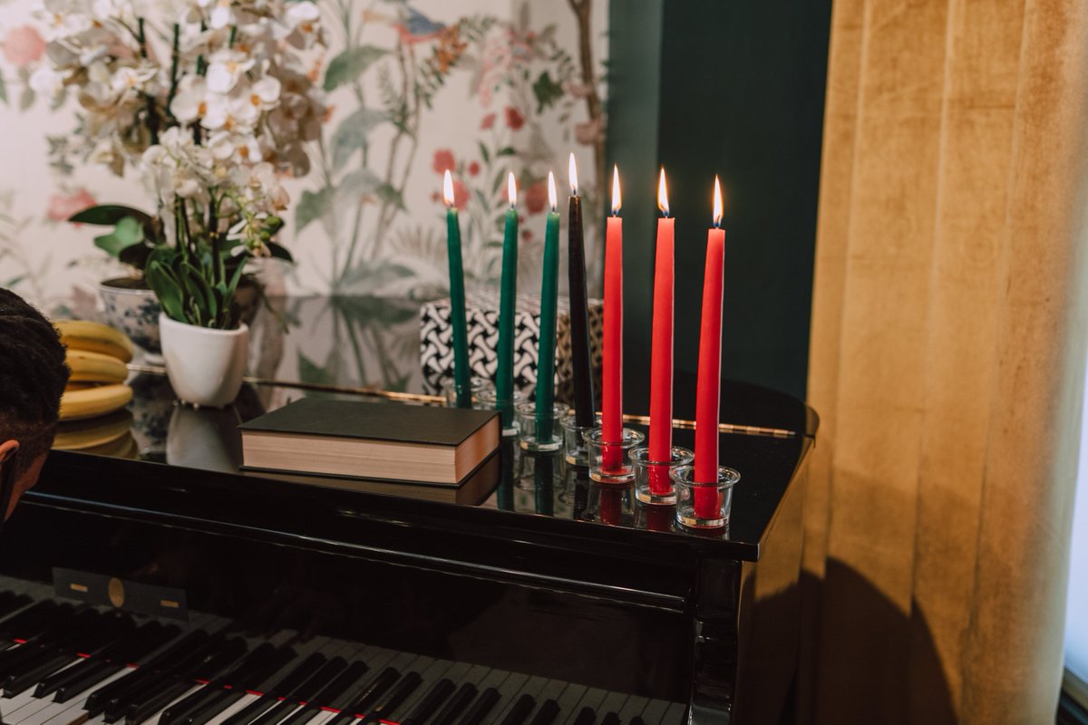 DalhousieU's tweet photo. Happy Kwanzaa to all who will begin celebrating today! 🍏 https://t.co/abyAz8xvK9