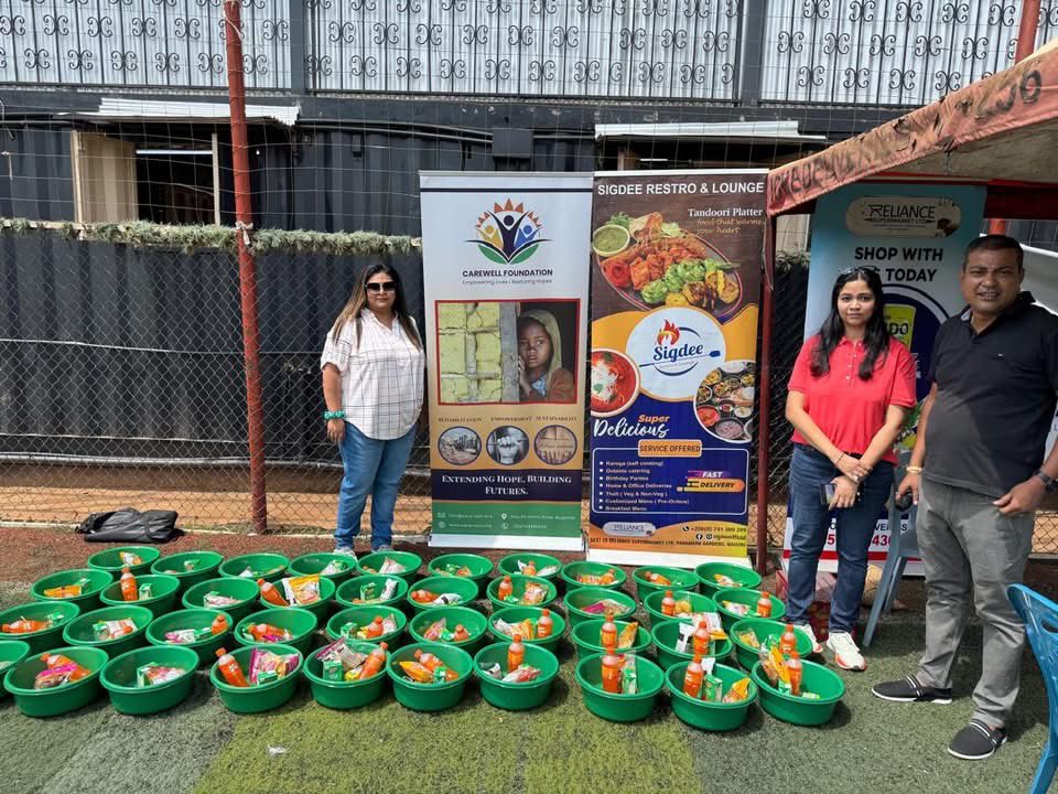 carewell24's tweet photo. 🎄✨ Spreading Christmas Joy! ✨🎄

On Dec 26th, Carewell Foundation, in collaboration with Reliance Supermarket, brought smiles to Naguru with our Christmas Charity Drive! 🛍️

A HUGE thank you to Reliance Supermarket for their generous contribution, making this festive mission a reality. 🙏

Special shoutout to our little "elves" 🧝‍♀️🧝‍♂️ who poured their hearts into making the event unforgettable. Your kindness and enthusiasm inspire us all! 💖

Together, we distributed essential items, toys, and goodies, sharing warmth and hope with families this Christmas. ❤️

#CarewellFoundation #RelianceSupermarket #ChristmasDrive #BecomingSanta #CommunityLove #SpreadingHope #BringingSmilesToNaguru