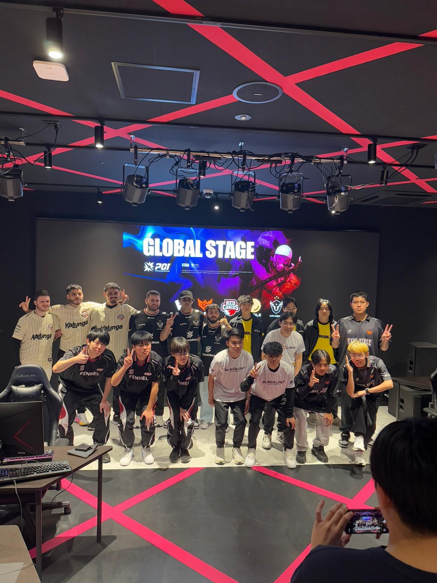 Cheguei hoje de viagem e não consegui postar nada, mas queria agradecer a todos que torceram por nós, iremos mais forte para o proximo, agradecer também a <a href="/REDCanids/">RED Canids Kalunga</a> por confiar na gente, e a organização do <a href="/paravox_br/">PARAVOX Brasil</a> <a href="/PARAVOX_game/">PARAVOX</a> foi muito bom conhecer todos vocês ❤️❤️