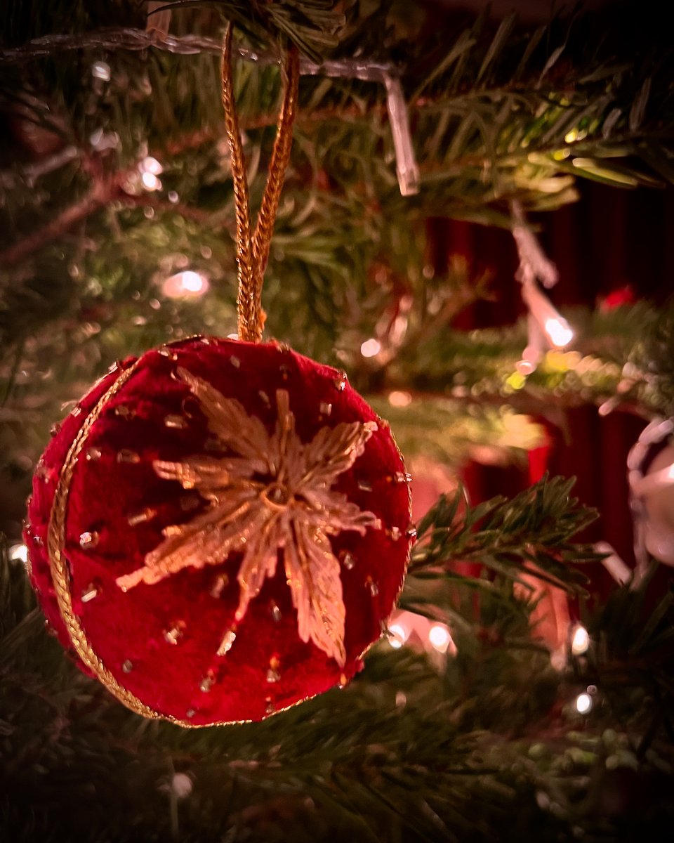 Thank you to everyone who has supported us this year. Your kindness has made a real difference during difficult times.

This Christmas, we remember those in our care.

Wishing you a peaceful Boxing Day and New Year from all at Campden Home Nursing.

#ThankYou #EndOfLifeCare