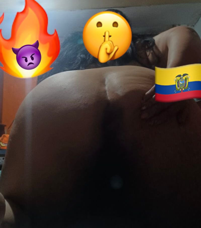 Me envía mi puta el marido le rompió el culo y le lleno de leche,  le gusta ser bien puta y quiere dos vergas por el culito que le hagan gritar y le den sin piedad ella aguanta