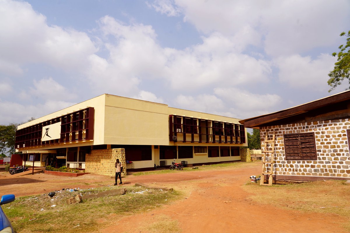 fondationbgfi's tweet photo. Dans le cadre du #BGFIDay2024, les collaborateurs de BGFIBank Centrafrique ont équipé l'Université de #Bangui en matériel didactique, renforçant ainsi l'infrastructure éducative. 👏📚
#BGFIDay #ImpactSocial #Bangui #Solidarité https://t.co/rEihUQ1rwk