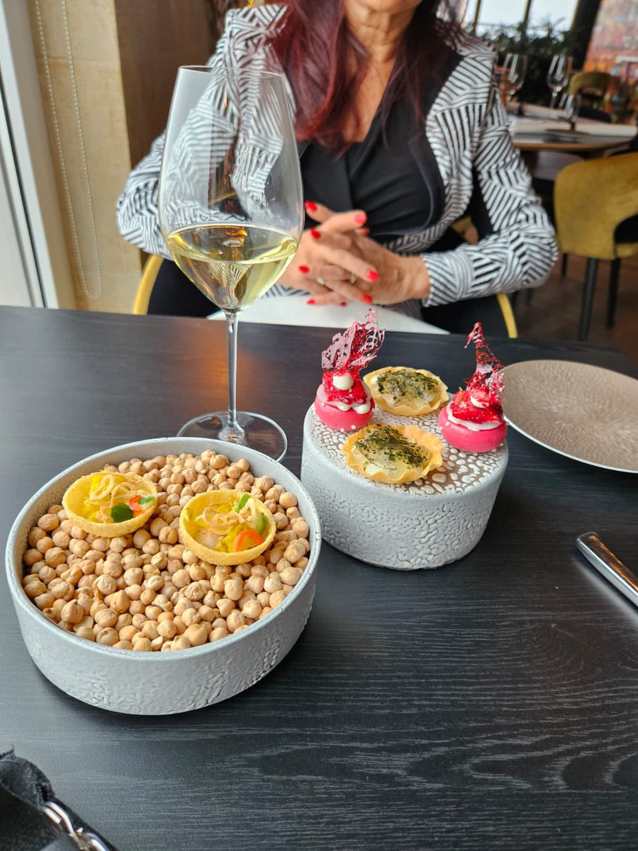 mirjamcigri's tweet photo. Fantastisch tweede kerstdag😍
Blijft mijn favoriete restaurant!
#maastricht
#rantree
#Michelin https://t.co/88x9ag2qgs