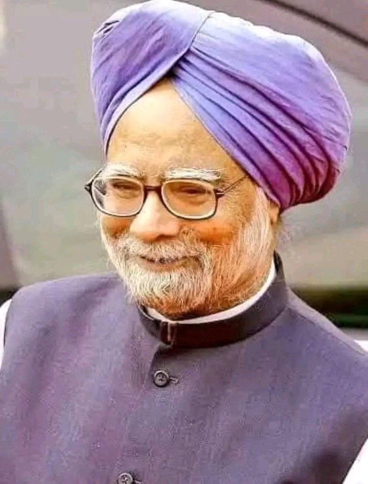 नेहरू एक सेलेब्रिटी बाप थे। 

सेलेब्रिटी बाप के बच्चे उसकी चकाचौंध में मुग्ध रहते हैं। उसके फेम को अपना फेम समझते है। जवानी भले गुमनामी या फटेहाली में गुजरे, मगर बाप का जमाना एक बेहद सुखद स्मृति रह जाती है। 
●●
इंदिरा, यदि माँ कहें तो बेहद सख्त किस्म की मां थी। वैसी सुबह चार