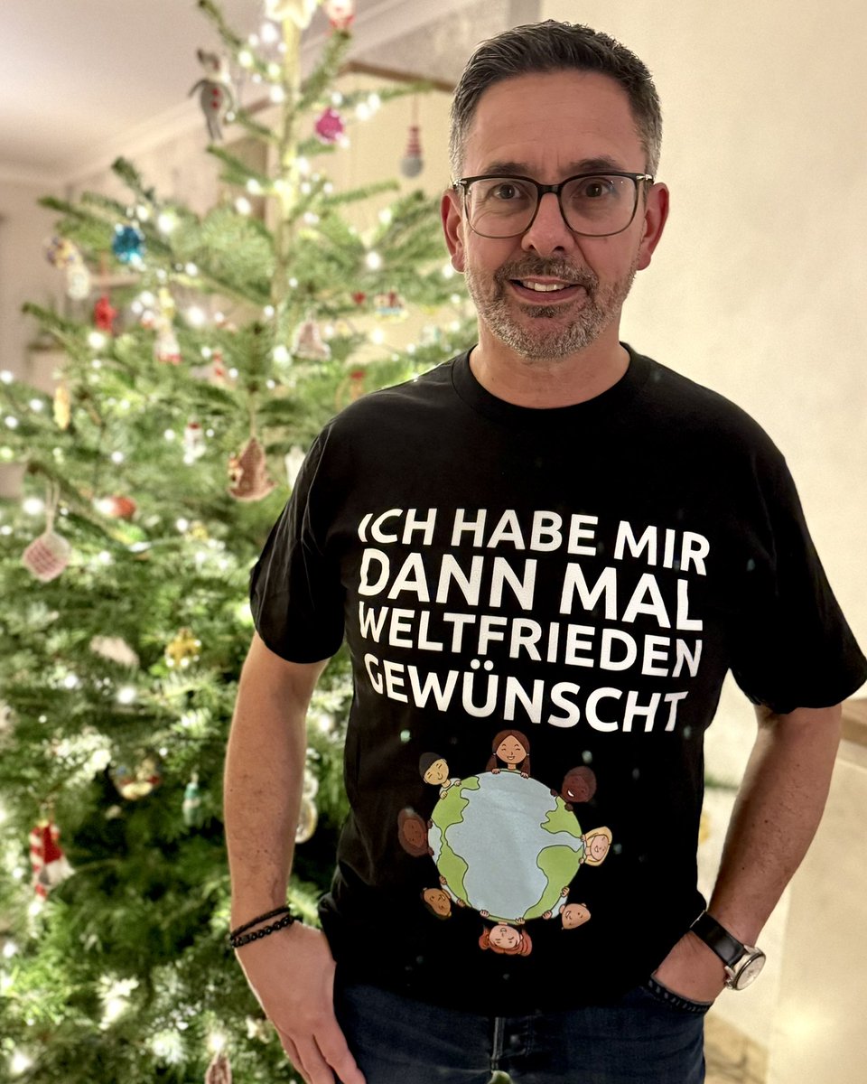 Weihnachtswunsch #Weltfrieden hat im ersten Schritt funktioniert. Nun muss es bei den Menschen ankommen, die in globalen Kriegen und Konflikten, 2025 etwas zur Beendigung beitragen können. 
Es liegt an uns friedlich und freundlich miteinander umzugehen. Auch das sagt Weihnachten.