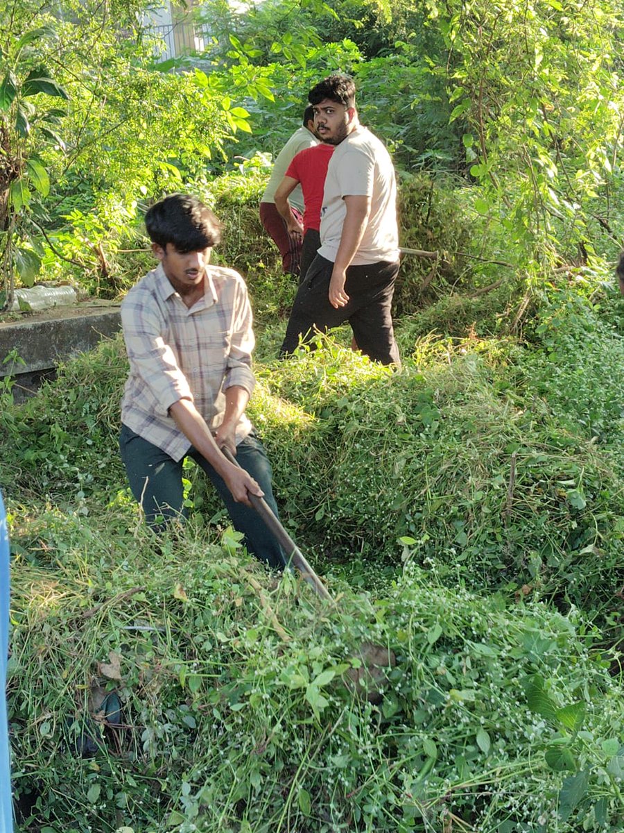 mkaindia's tweet image. MKA Puthoormadam, #Calicut&apos;s Waqre-e-Amal at graveyard inspires community service

#ServiceToOthers #Kerala