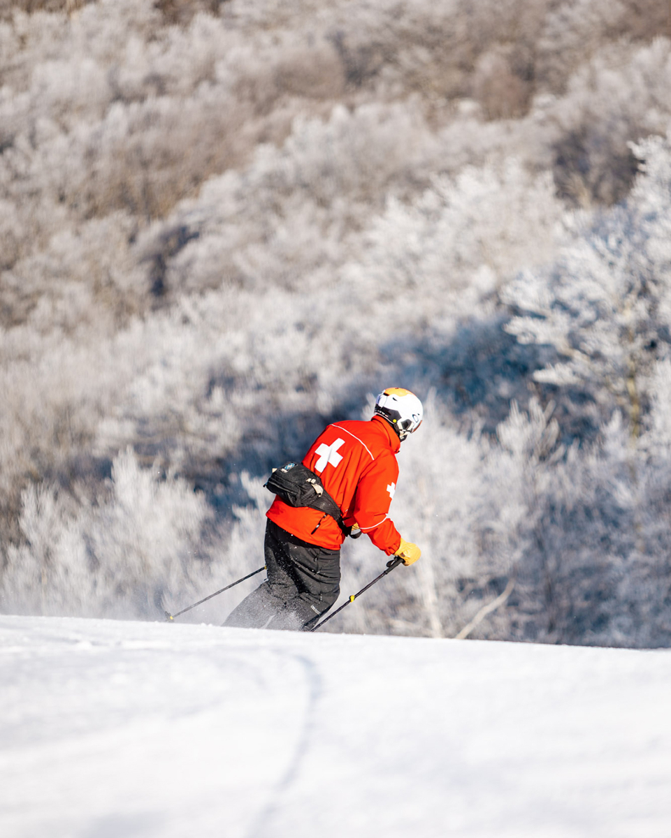 jiminypeak's tweet photo. It's a beautiful winter day to get out and enjoy the slopes! 😎

#jiminypeeks #jiminy #intheberkshires #visitheberkshires #skimass https://t.co/LnlhrEfFGk