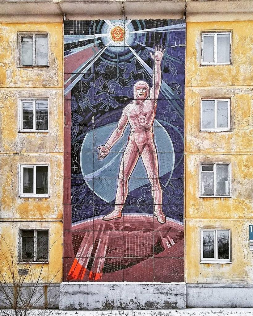 ScarThink's tweet image. Reducing world population 
or
Building new homes among the stars.
Which way, modern man?