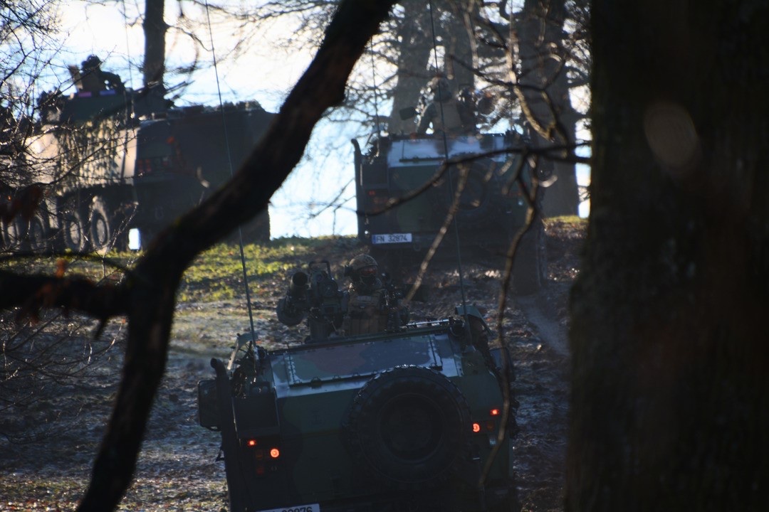 Defensagob's tweet photo. El destacamento español de #InfanteríaDeMarina @Armada_esp cierra 2024 con el ejercicio #EagleDefender.
Integrados en la Brigada Multinacional de la @NATO en #Rumanía, simularon un despliegue defensivo y un contraataque, reforzando la cooperación con aliados. https://t.co/eqkDU9dl75