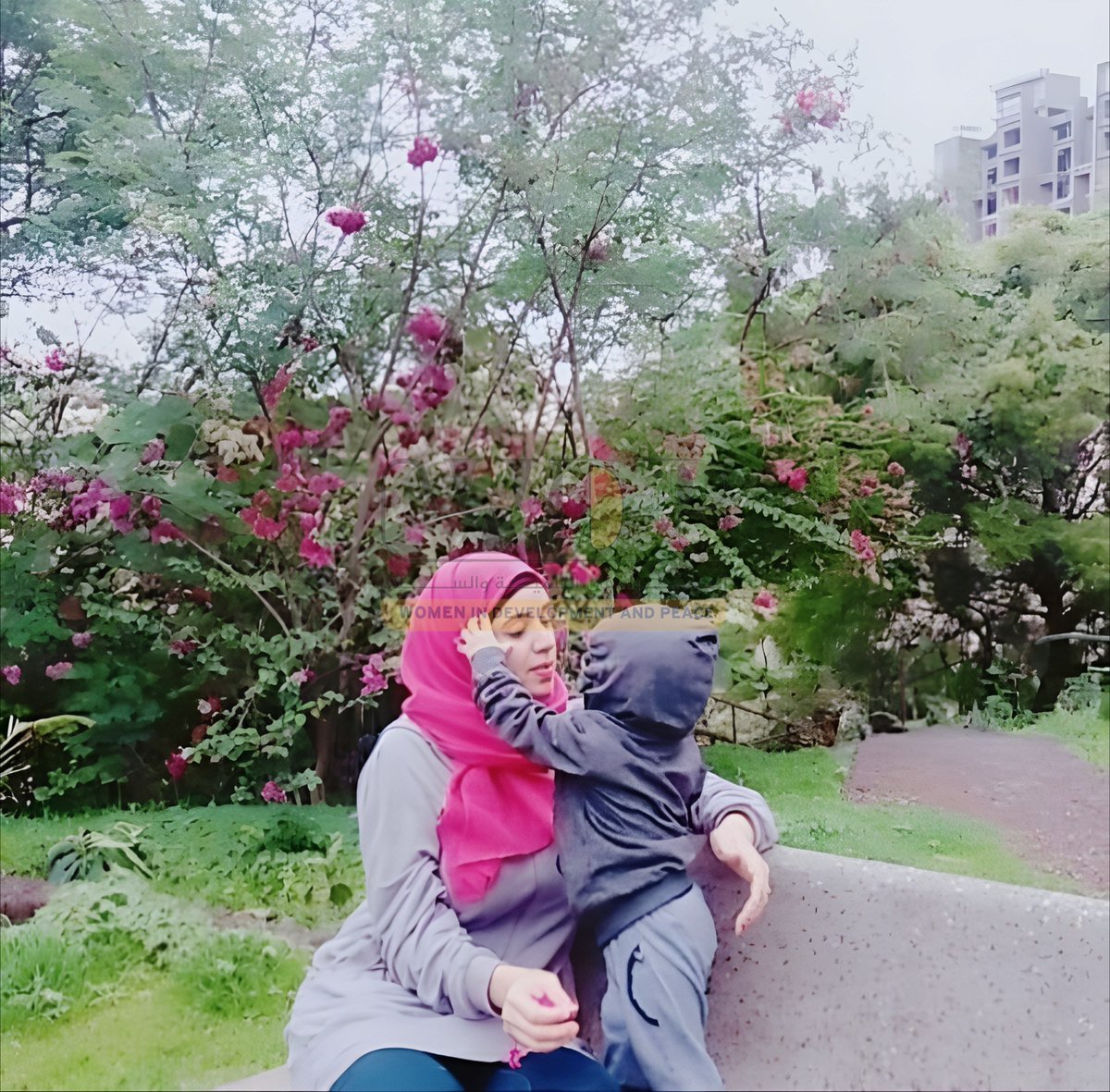 المرأة اليمنية بين تقاليد الوطن وحياة الشتات من منظور مجتمعي
للمزيد من المعلومات:
bit.ly/4gvpxfD

Yemeni Women: Exploring the Intersection of Cultural Traditions and Life in the Diaspora from a Societal Perspective
For more info:
bit.ly/4iPXbOF

#اليمن 
#Yemen