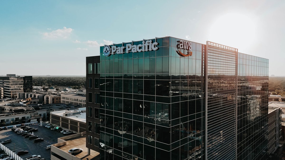 aria_signs's tweet photo. ✨🌌 Illuminating the night, Par Pacific radiates brilliance! 🌟 Celebrate the allure of this breathtaking sign and the enchantment it adds to our evenings. 🌠
#construction #signage #fabrication https://t.co/T6sAwinlsO