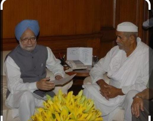 NewsReding's tweet photo. #Delhi
भारत के पूर्व प्रधानमंत्री और विश्व के जाने माने अर्थशास्त्र के प्रोफेसर डॉ मनमोहन सिंह का हुआ निधन 🙏🏼
#manmohansingh #RIP https://t.co/Rztoliu9rg