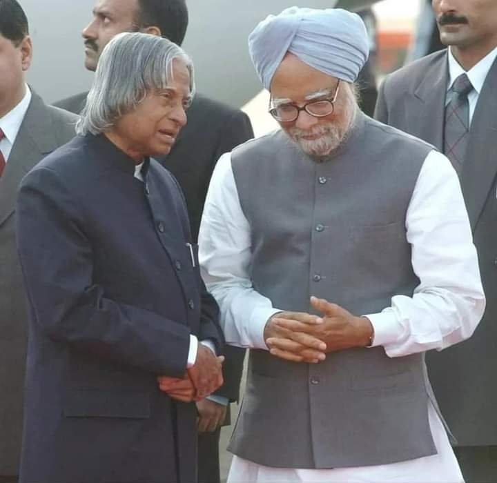 MdSadiq04's tweet photo. Dr. Manmohan Singh has passed away at the age of 92 💔

#manmohansingh https://t.co/sNaCe1XsCL