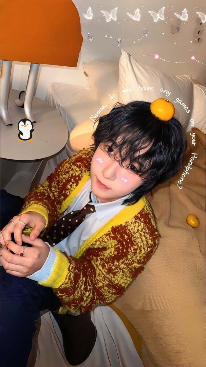 pinkycherieshh's tweet photo. Ngeditnya 30 menit, uploadnya 1 menit doang. Penyegaran tl dengan Renjun jeruk yang segar😽💛🍊 https://t.co/g2JstVCqgh
