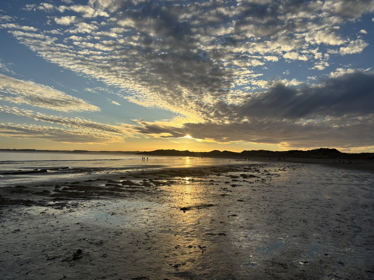 KiMcGuinness's tweet photo. Boxing Day beach walk.

We really are so lucky in the North East aren’t we?! https://t.co/iyvT6ks5o6