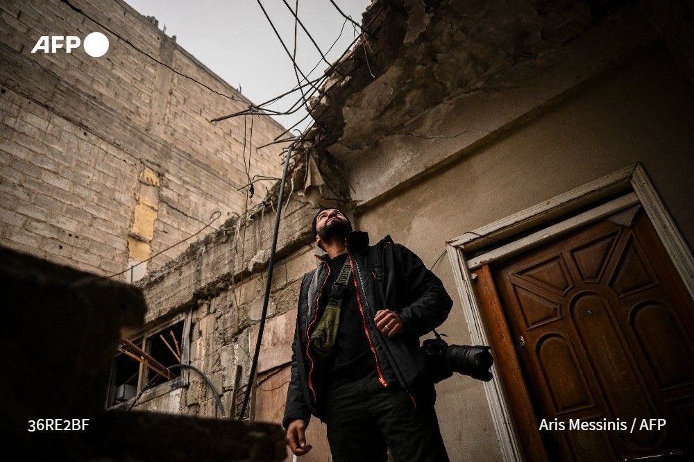 Agence France-Presse (@afpfr) on Twitter photo 📷 En 2017, le photographe syrien de l'AFP <a href="/SameerAlDoumy/">Sameer Al-Doumy</a> a fui Douma, assiégée par les forces gouvernementales syriennes. Avec la chute du pouvoir d'Assad, le photographe est de retour dans sa ville natale, en mission avec une équipe de l'#AFP
➡️ u.afp.com/5FE6 📷 En 2017, le photographe syrien de l'AFP <a href="/SameerAlDoumy/">Sameer Al-Doumy</a> a fui Douma, assiégée par les forces gouvernementales syriennes. Avec la chute du pouvoir d'Assad, le photographe est de retour dans sa ville natale, en mission avec une équipe de l'#AFP
➡️ u.afp.com/5FE6
