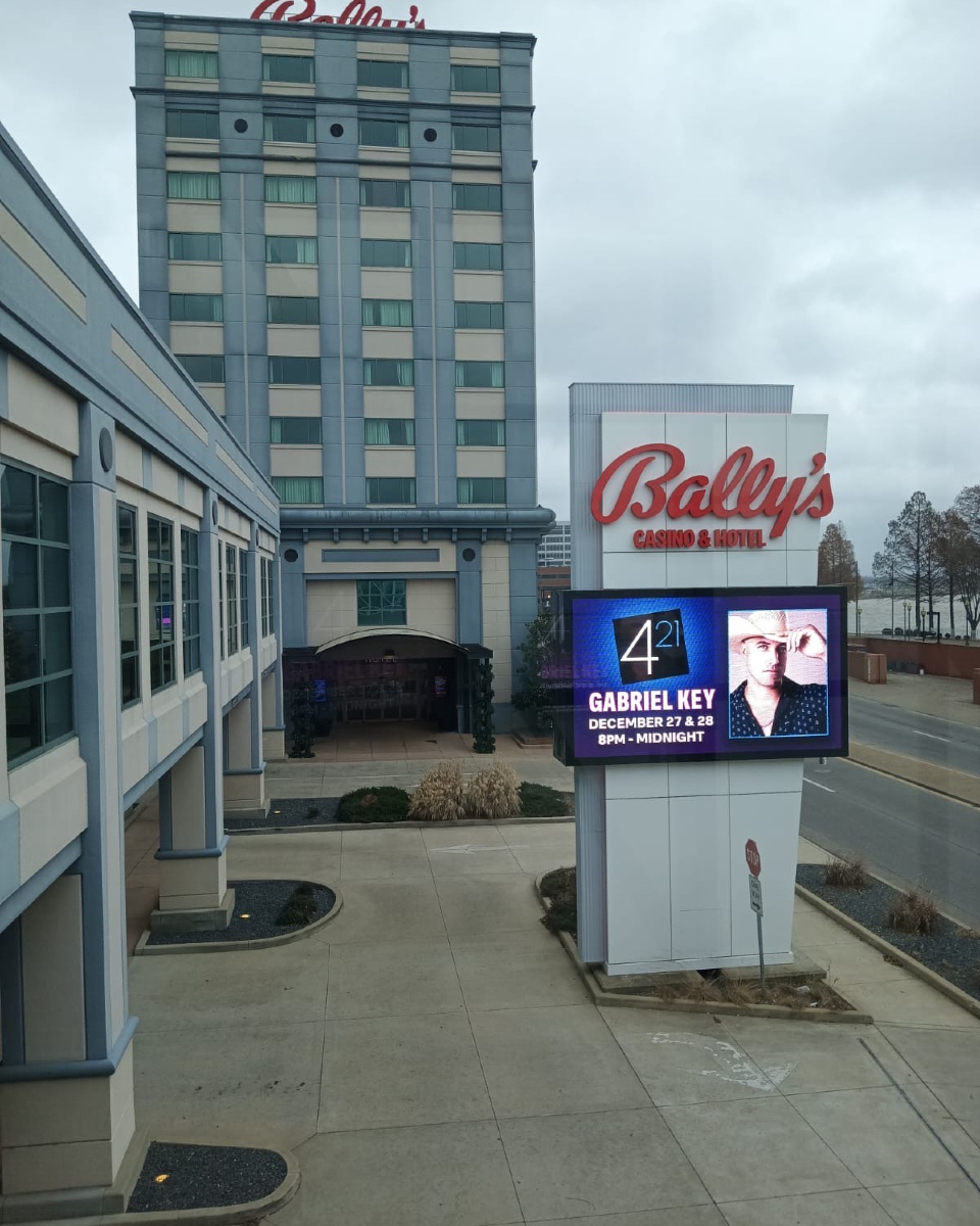 Wow… I was not expecting this. Got my face on a billboard for the first time lol. See y’all tomorrow night Evansville, Indiana! 🤠 

#indiana  #BillboardMoment #EvansvilleBound #countryartist  #floridaartist