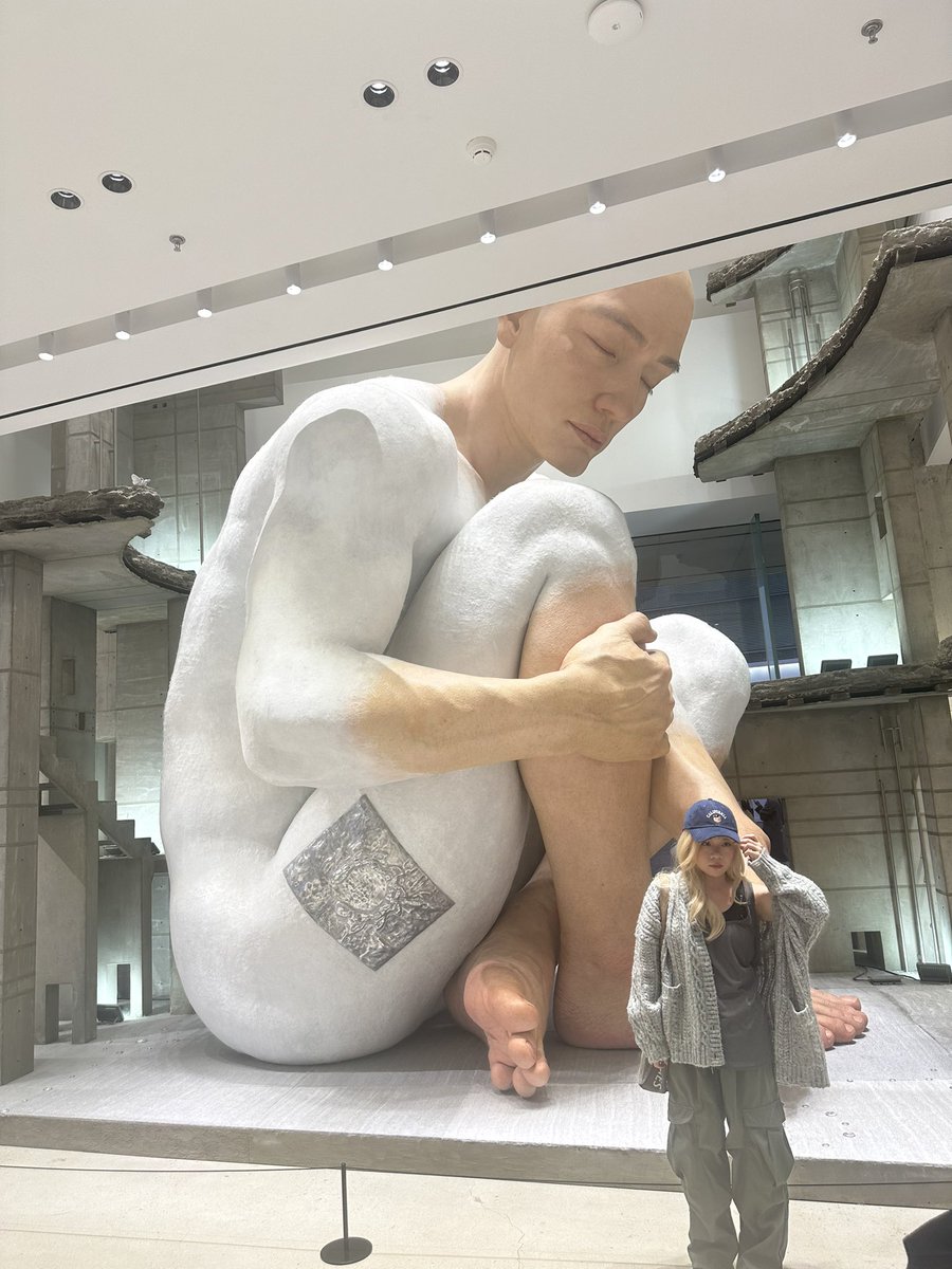 MAXAN8888's tweet photo. 头大，闭上眼睛，现代简约流行趋势哈 https://t.co/czxkRJhQFZ
