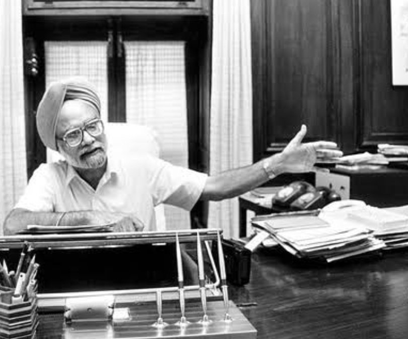 deepankarpaul's tweet photo. पूर्व प्रधानमंत्री डॉ. #मनमोहनसिंह जी के गुजर जाने से देश ने एक महान अर्थशास्त्री, दूरदर्शी नेता और सादगी की मिसाल को खो दिया है।
ওঁম শান্তি। https://t.co/SmuDW2TRKN