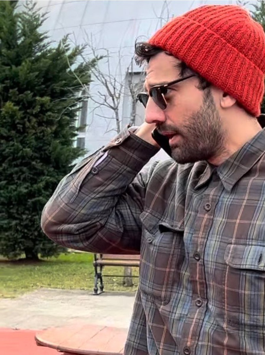 جبتلكم صورة من أجواء عيد الميلاد المجيد 🤣❤️ الفيديو قتلني لان شفت طفل عم يلعب 😂اساسا طول عمري بقول عنو طفل 😂🥹ينعاد على الجميع بالخير والصحة 🙏🌟🎄🧑‍🎄#kaanurgancioğlu