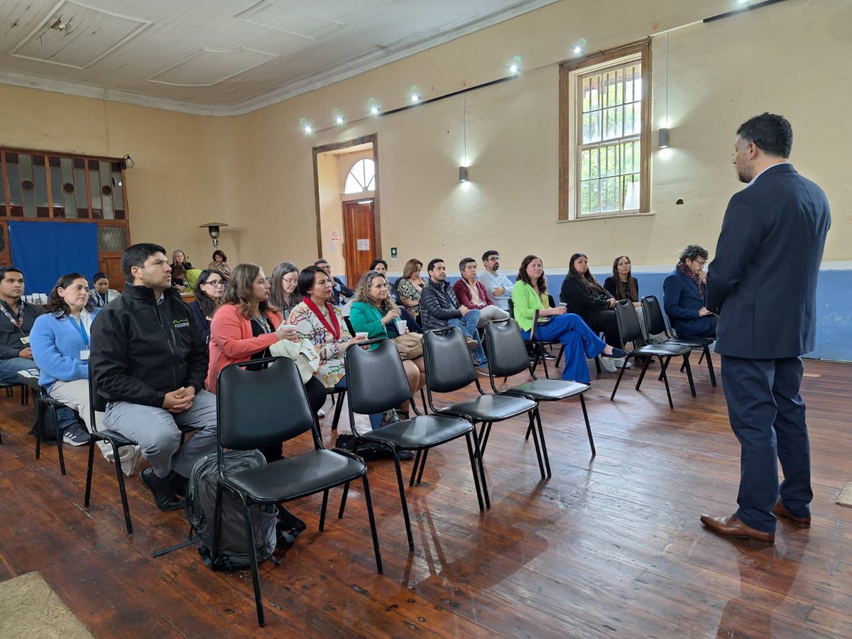 🚔 El Servicio de Salud Valparaíso-San Antonio (SSVSA) llevó a cabo una nueva sesión de su Consejo Integrado de Redes Asistenciales (CIRA). La reunión, encabezada por el director del SSVSA, Cristián Gálvez, contó con la participación de diversos actores del sector salud, como la