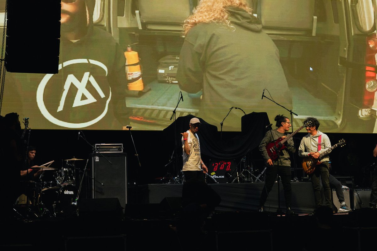 lekelmb's tweet photo. Nuestro propósito es la comunidad: crear espacios de fraternidad y encuentro donde las canciones son el centro gravitacional. Ustedes hicieron posible cumplir esa misión.  Hacer música en Bogotá es nuestra mayor recompensa. https://t.co/ksCNu6mq5S