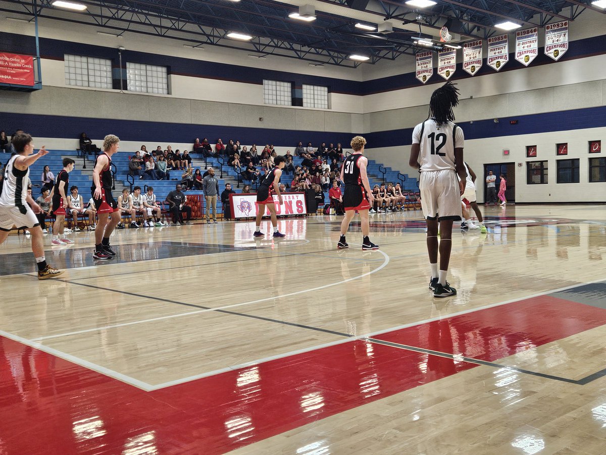 cberrysports's tweet photo. The 19th Annual Castleberry Holiday 🏀 Tournament is officially underway. https://t.co/qI9gdYb9ba