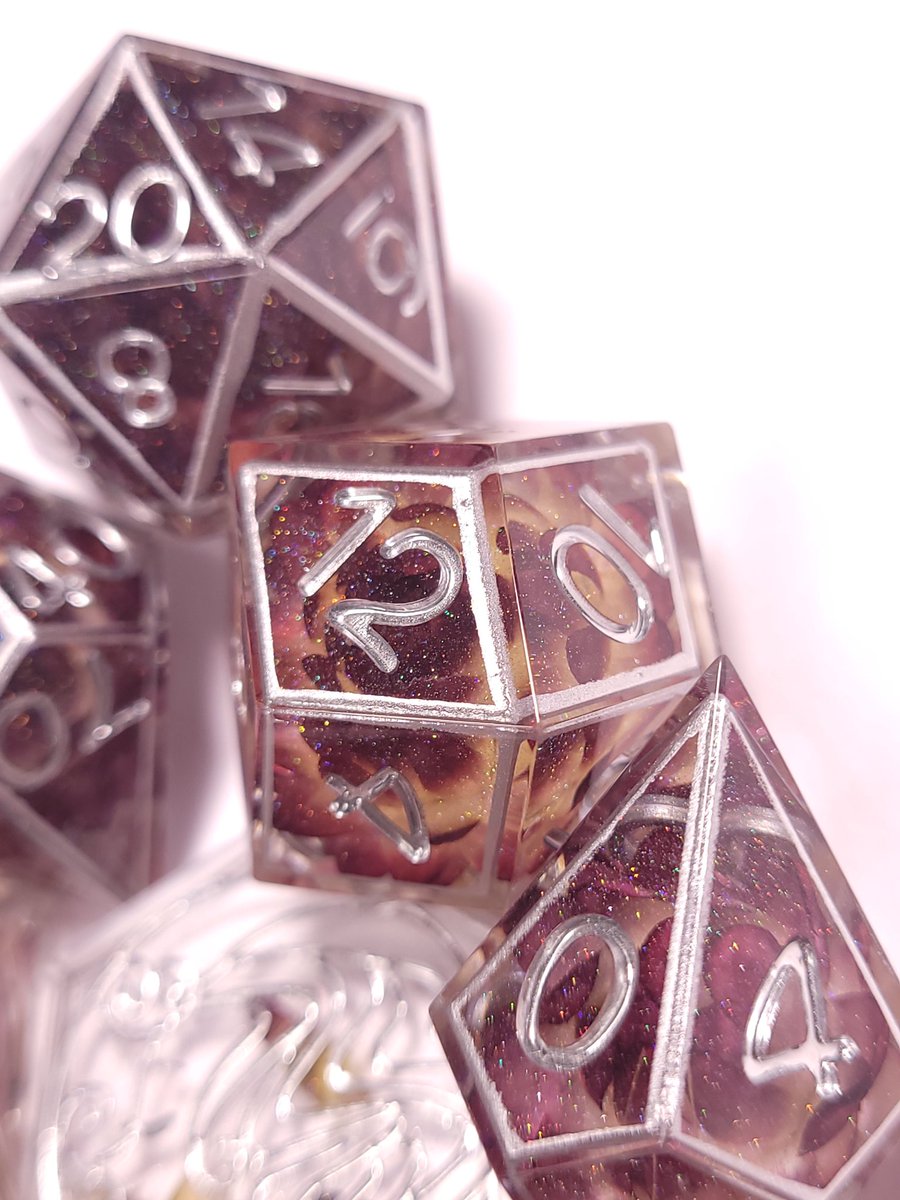 FlutesCreations's tweet photo. Holo Magic is dark strawflowers surrounded by holographic dust in a silver cage. Inked in chrome. 

#flutescreations #dice #ttrpg #dicemaker #handmadedice https://t.co/8sT6nyzqrU
