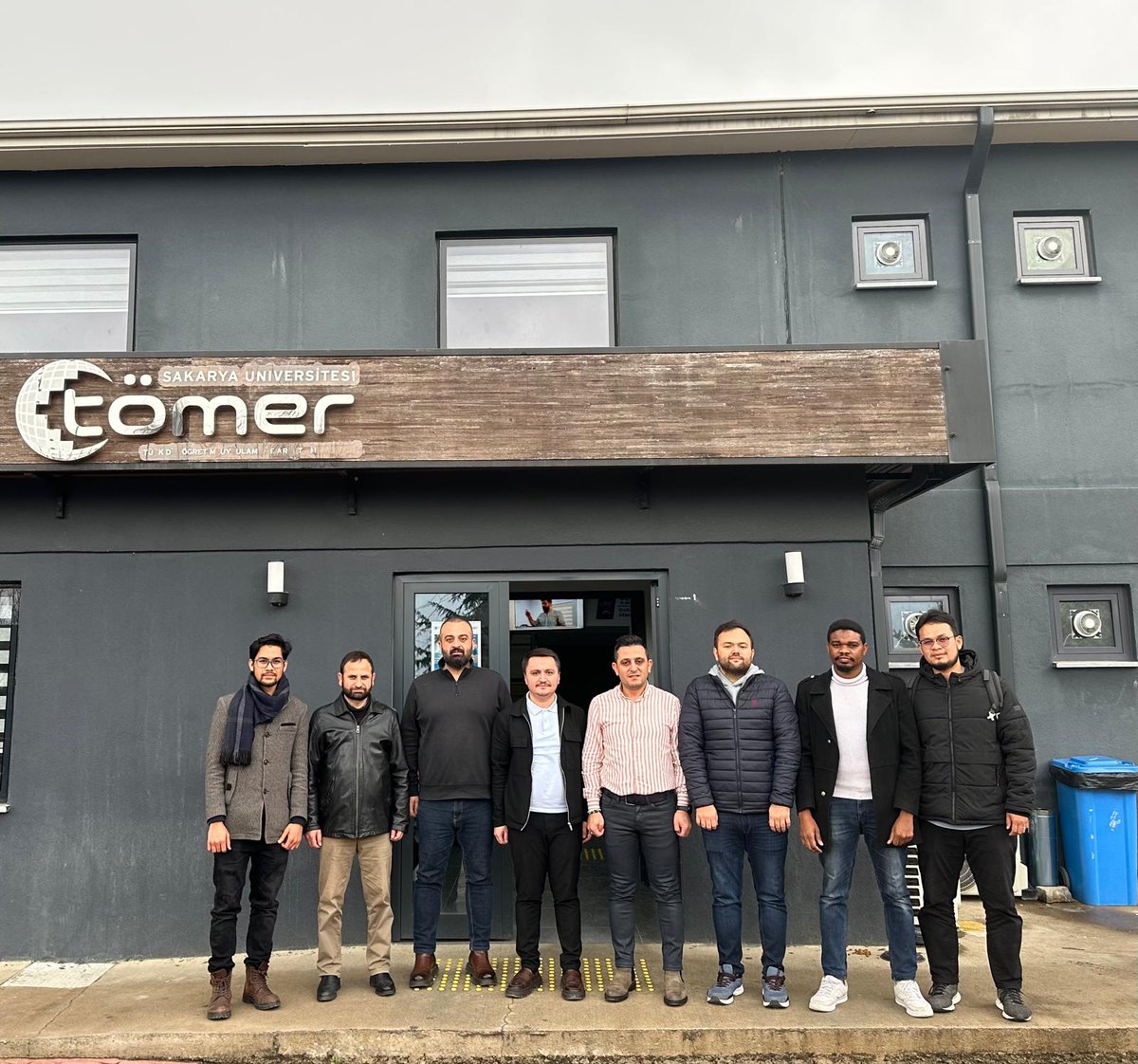 Sakarya Üniversitesi Tömer Müdürü Yakup Alan, Müdür Yardımcısı Ömer Göktaş ve İsmail Aydoğdu hocamızı ziyaret ettik. Beraber yapabileceğimiz programlar ile ilgili istişarelerde bulunduk. Misafirperverlikleri için teşekkür ederiz.
#UDEF