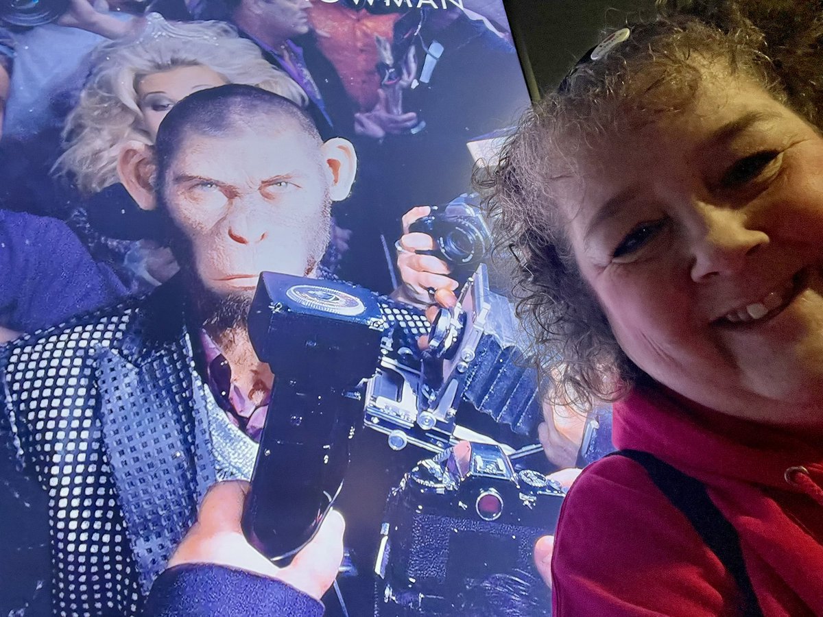 BestAuntieKaren's tweet photo. Guess where I am!!!!!
Wooooohooooo!
#ILOVEROBBIE!!! https://t.co/yXIT8FjlYE